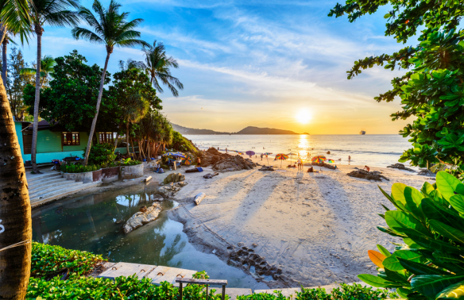 เยี่ยมชมภูเก็ตในเดือนมิถุนายน 2026: สิ่งที่ต้องทํา สภาพอากาศ และกิจกรรม — Phuket Travel Guide by Holiday Inn Resort